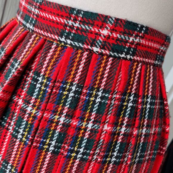Vintage 1970s Red Plaid Wool Tartan Wrap Skirt with Button Detail, Size M - Picture 12 of 13